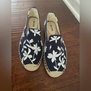 Navy And White Floral Embroidered Soludos Espadrilles. BRAND NEW. NEVER WORN.